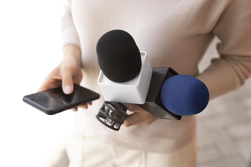 who is an international journalist